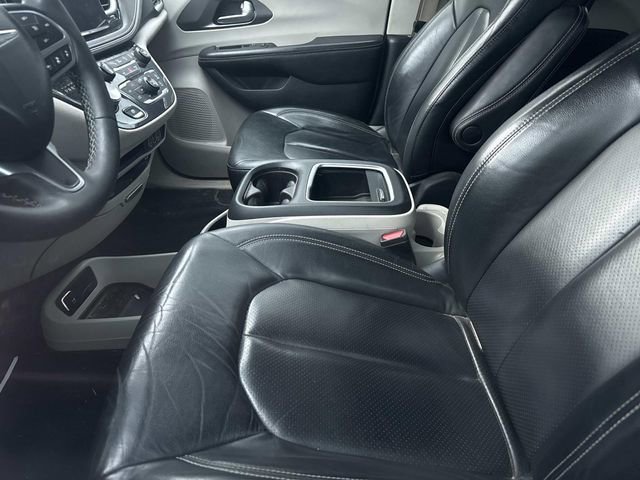 Used 2022 Chrysler Pacifica Touring-L w/ Uconnect Theater Family Group AWD/4WD image 6