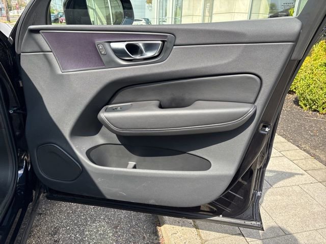 Used 2025 Volvo XC60 B5 Plus AWD/4WD image 15