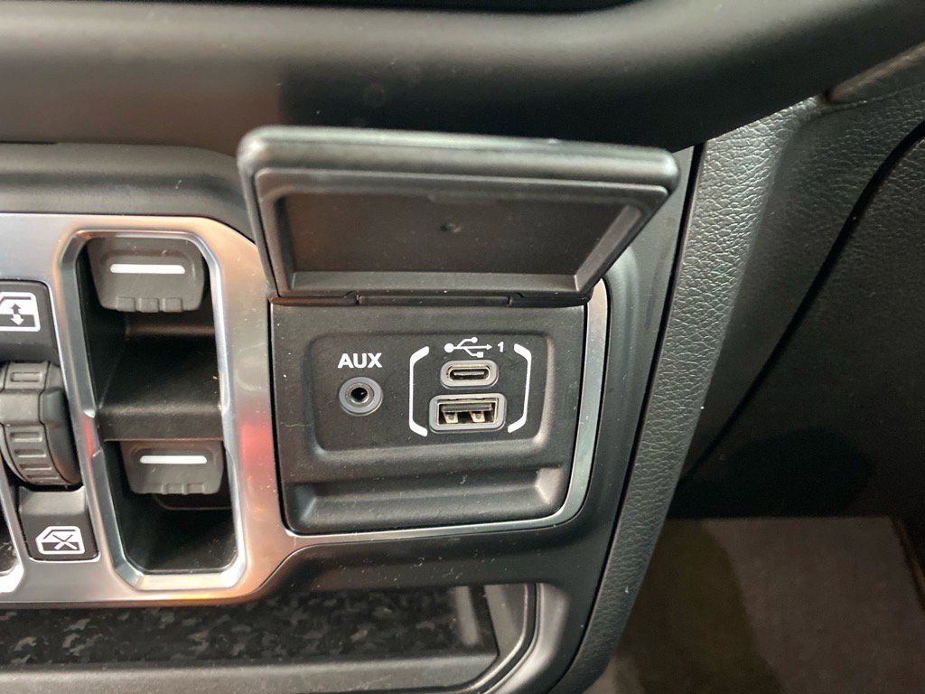 Used 2023 Jeep Wrangler Unlimited Sahara image 13