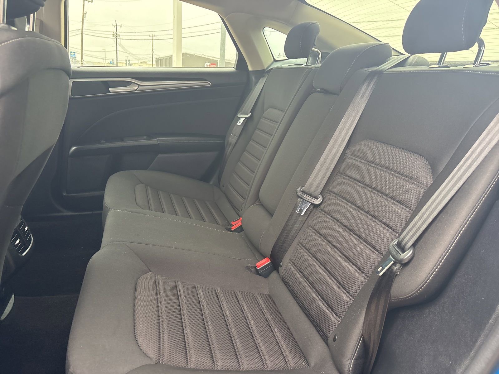 Used 2020 Ford Fusion SE FWD image 13