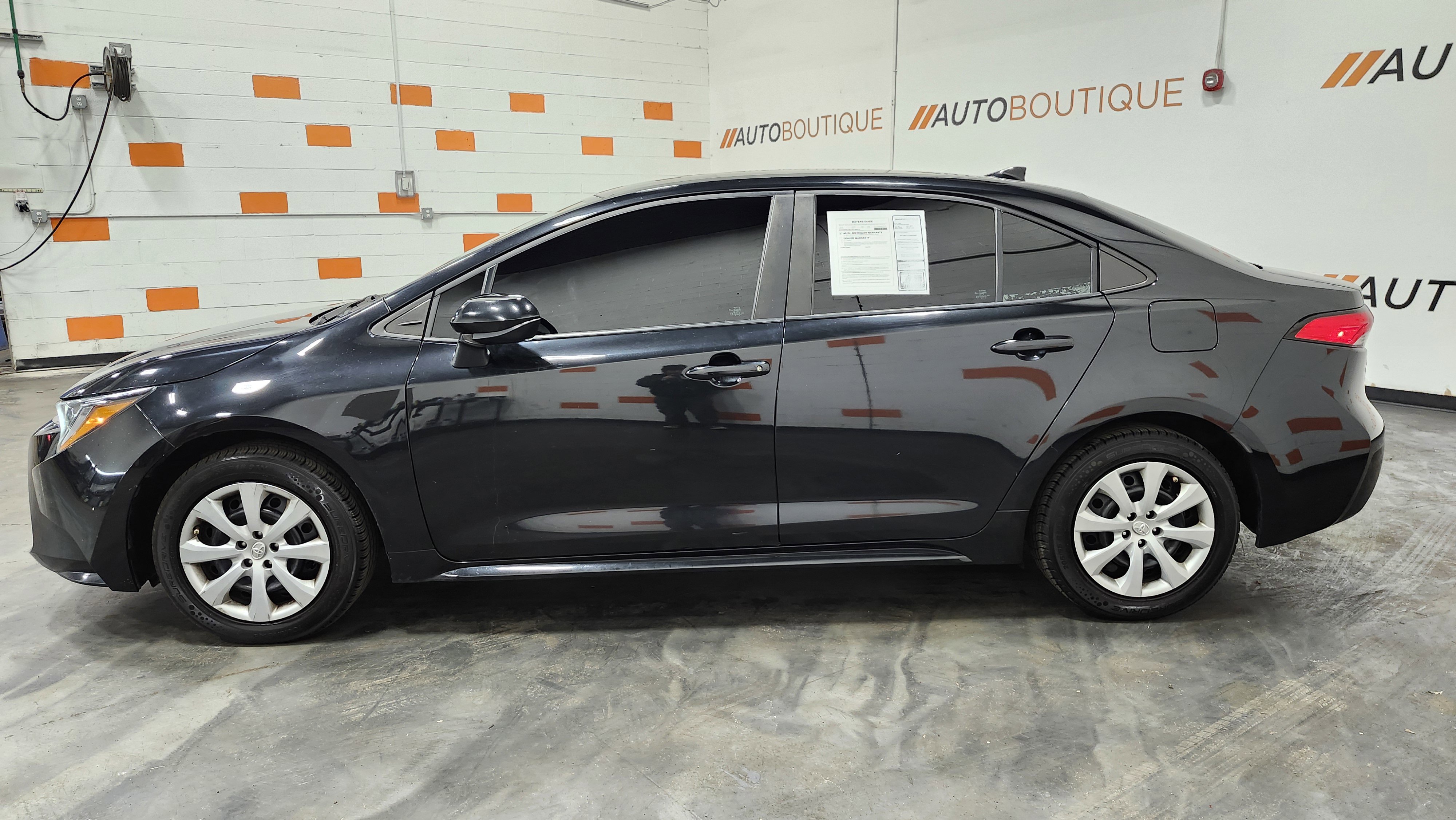 Used 2022 Toyota Corolla LE image 12