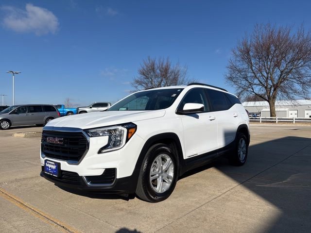 Used 2024 GMC Terrain SLE w/ Driver Convenience Package image 5