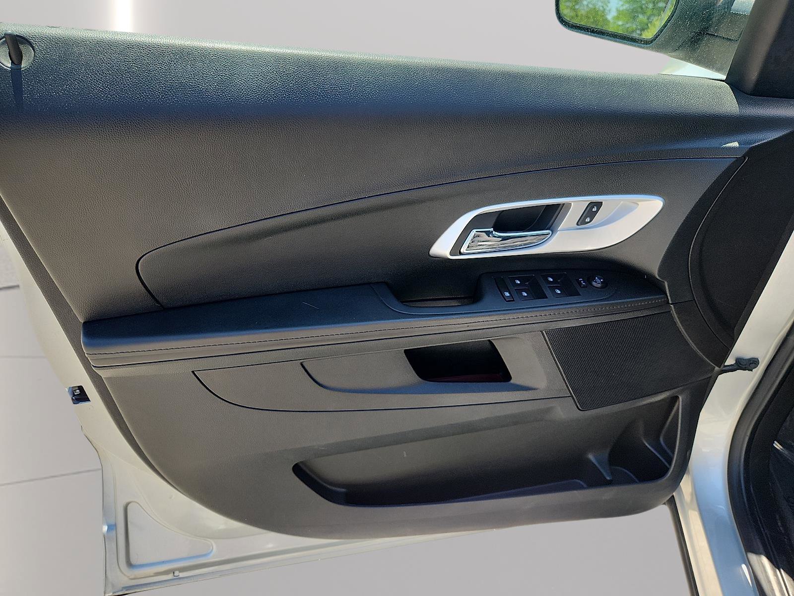 Used 2017 Chevrolet Equinox LS FWD image 24