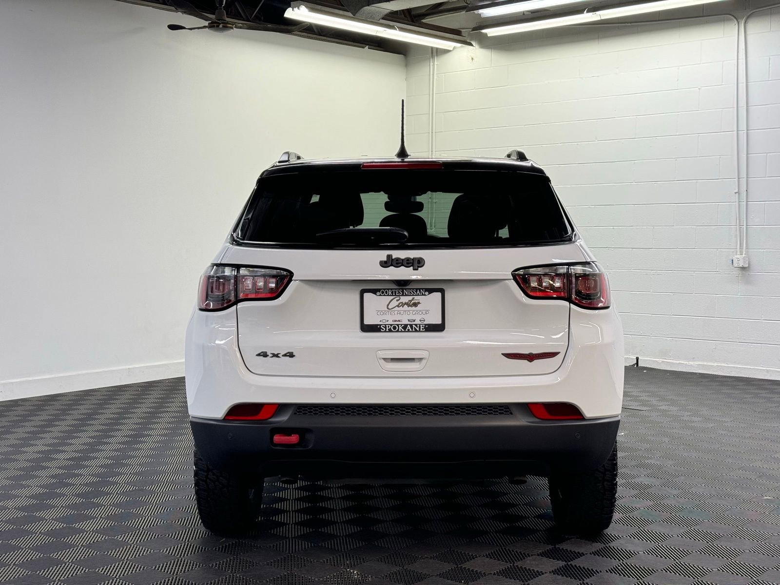 Used 2024 Jeep Compass Trailhawk w/ Trailhawk Convenience Group image 6