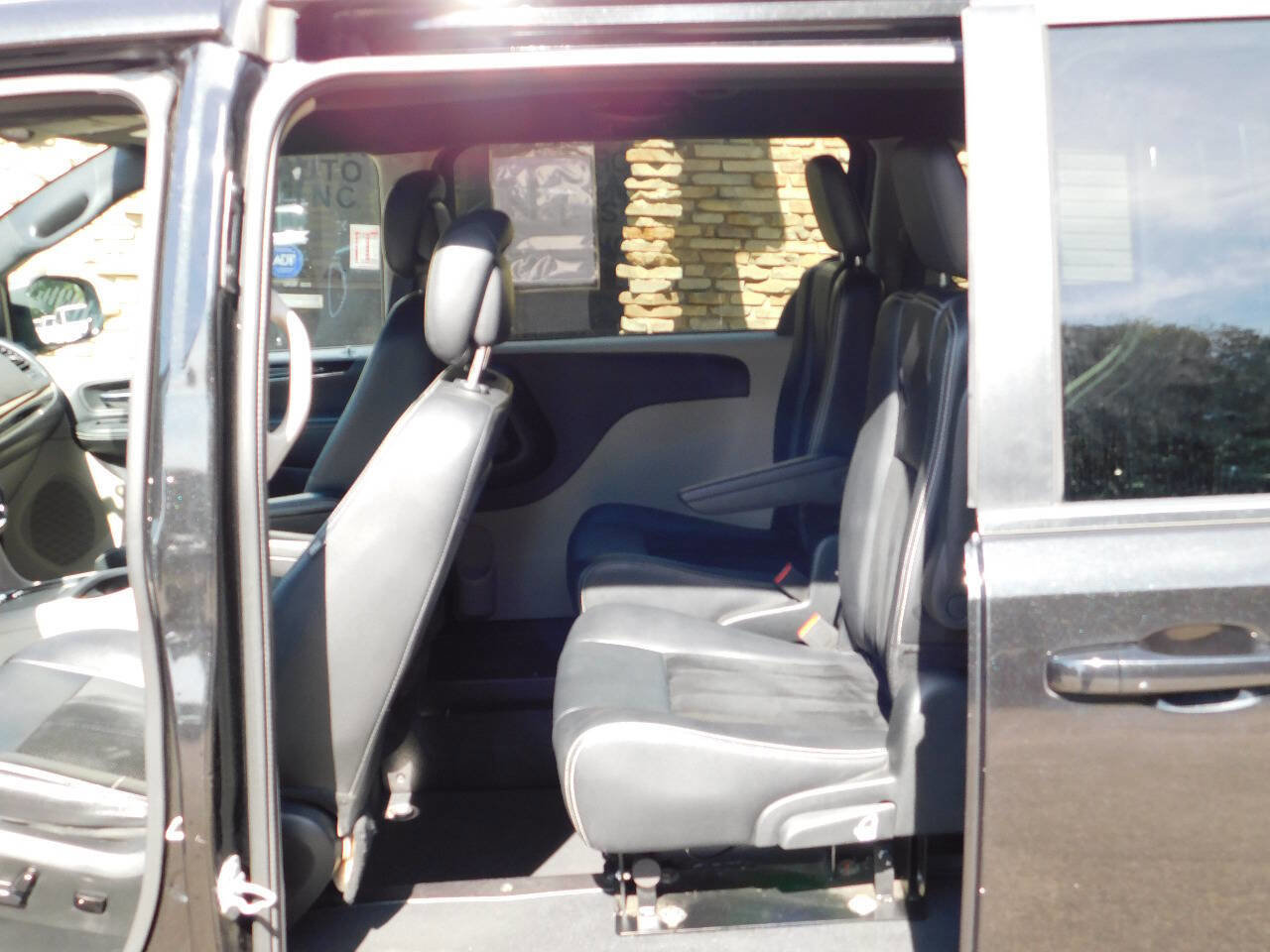 Used 2017 Dodge Grand Caravan SXT image 26