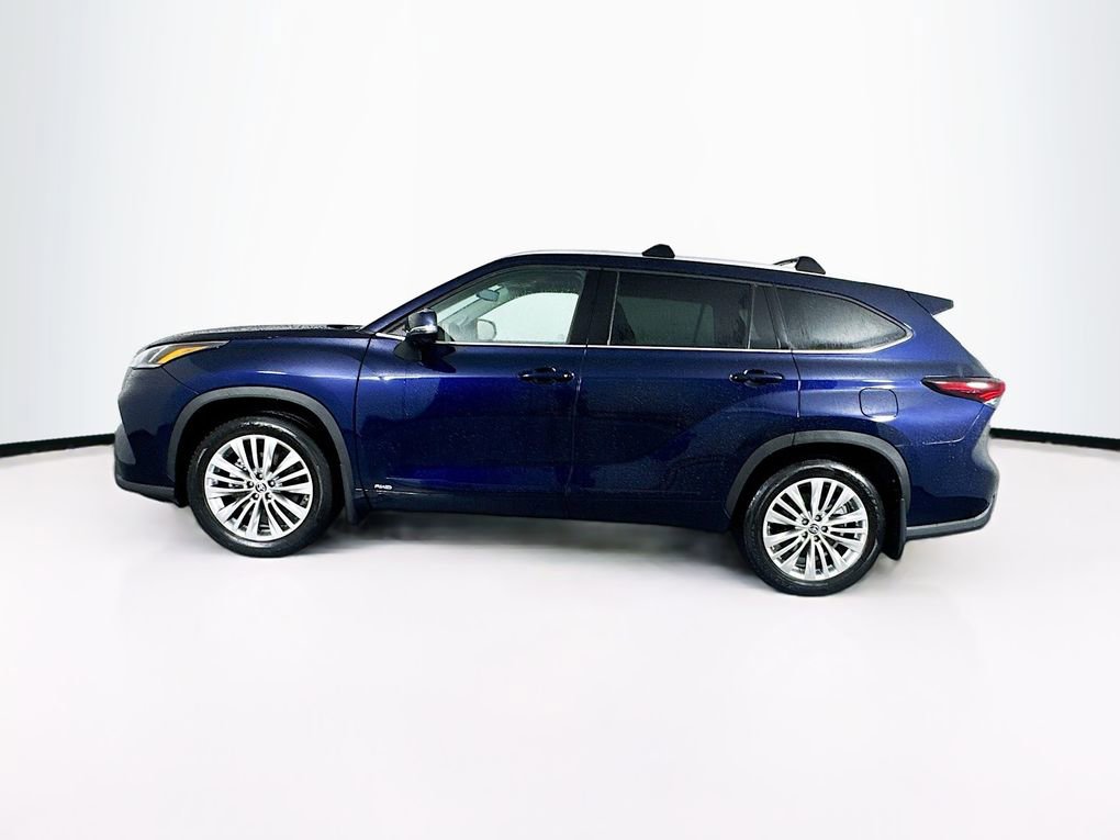 Used 2025 Toyota Highlander Platinum image 6