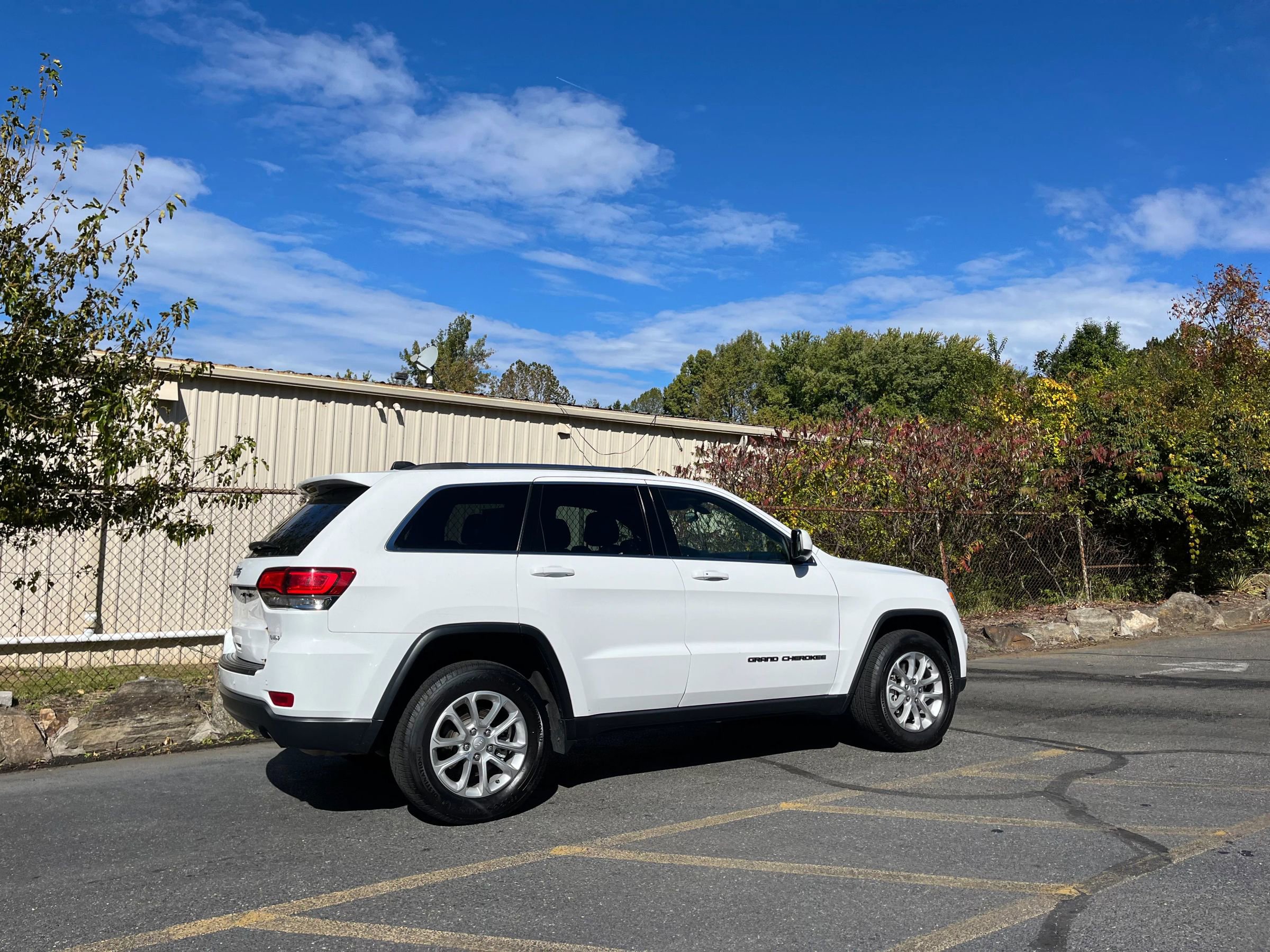 Used 2021 Jeep Grand Cherokee Laredo X image 31