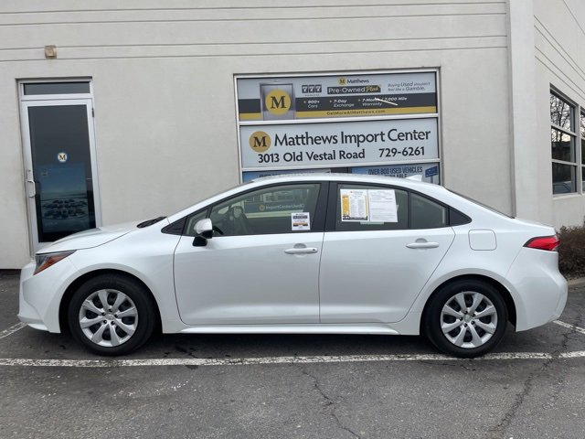 Used 2022 Toyota Corolla LE image 2