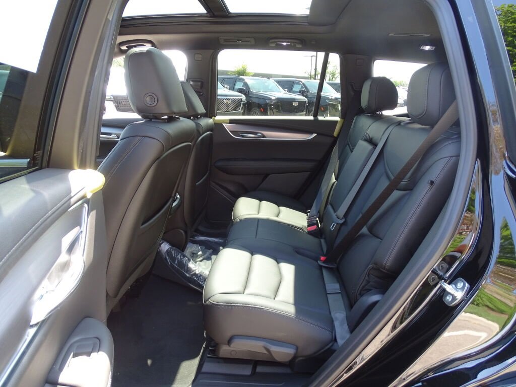 New 2025 Cadillac XT6 Luxury image 23