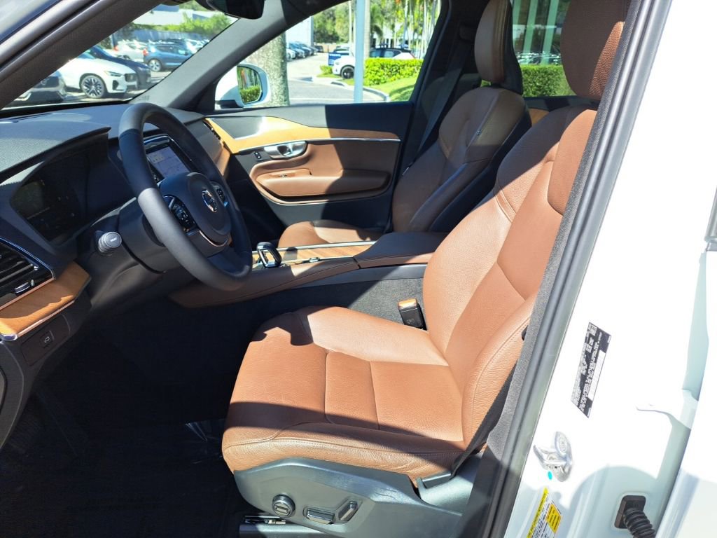 Used 2023 Volvo XC90 B6 Plus w/ Protection Package Premier image 13