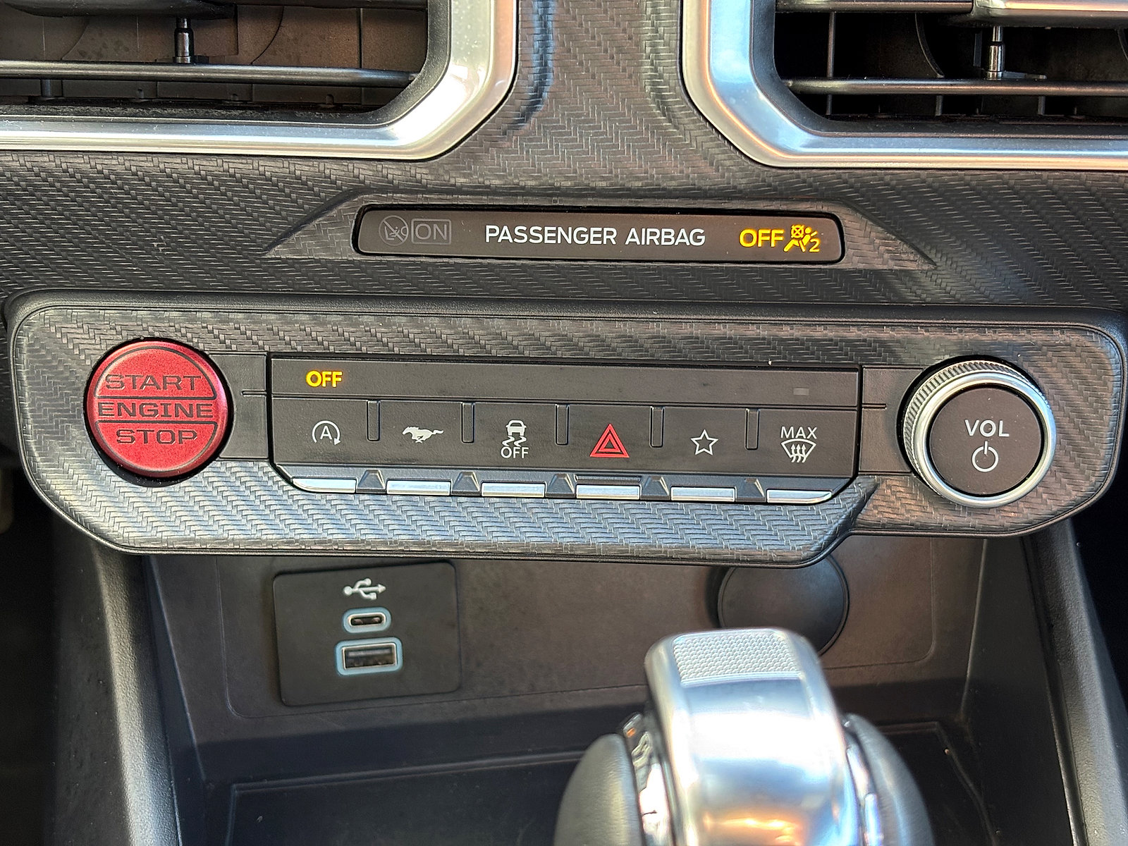 Used 2025 Ford Mustang Premium RWD image 31