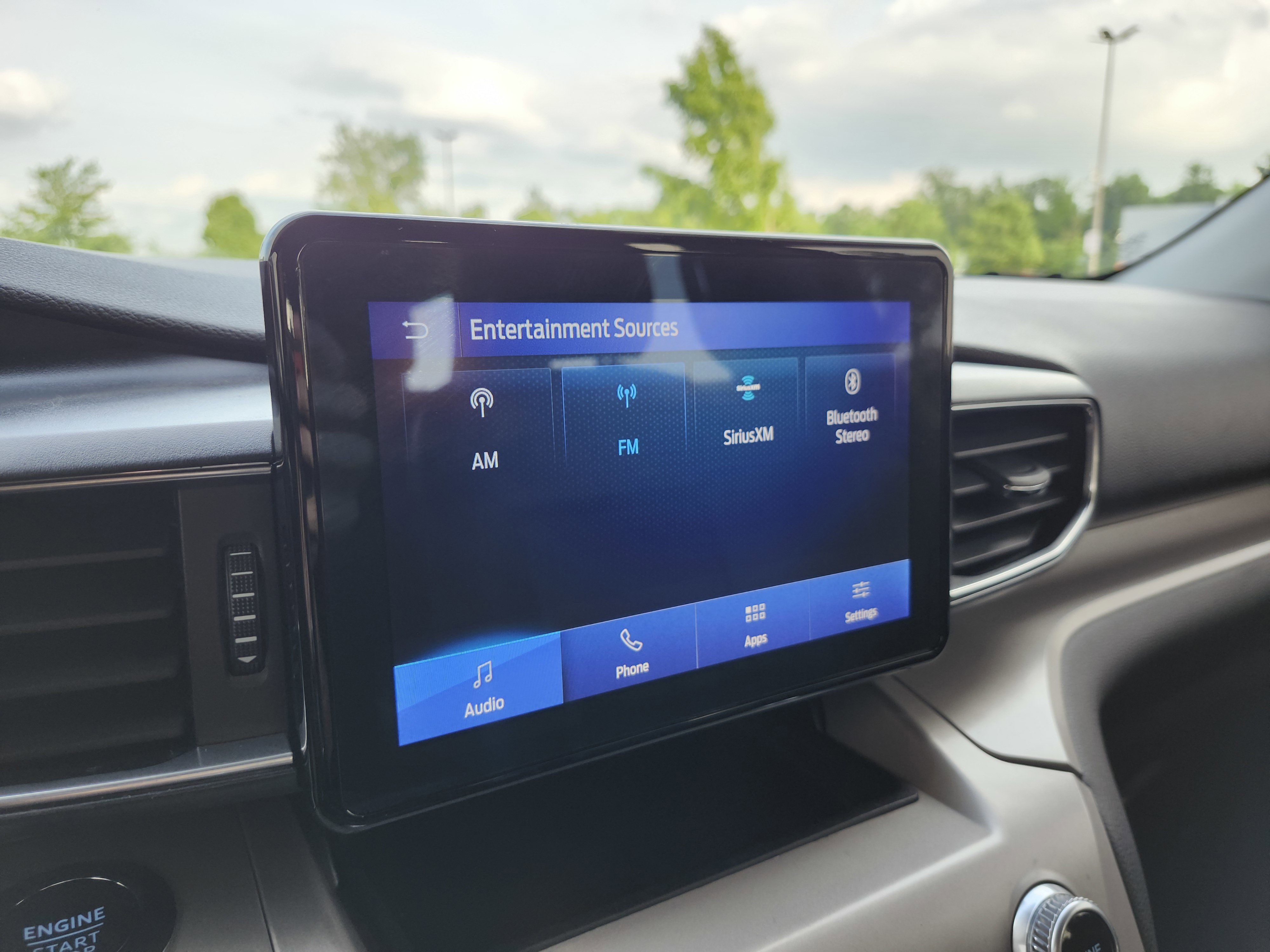 Used 2024 Ford Explorer XLT w/ Equipment Group 202A RWD image 4