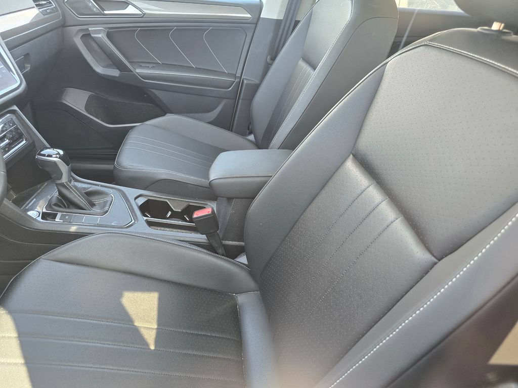 Used 2023 Volkswagen Tiguan SE w/ Panoramic Sunroof Package FWD image 20