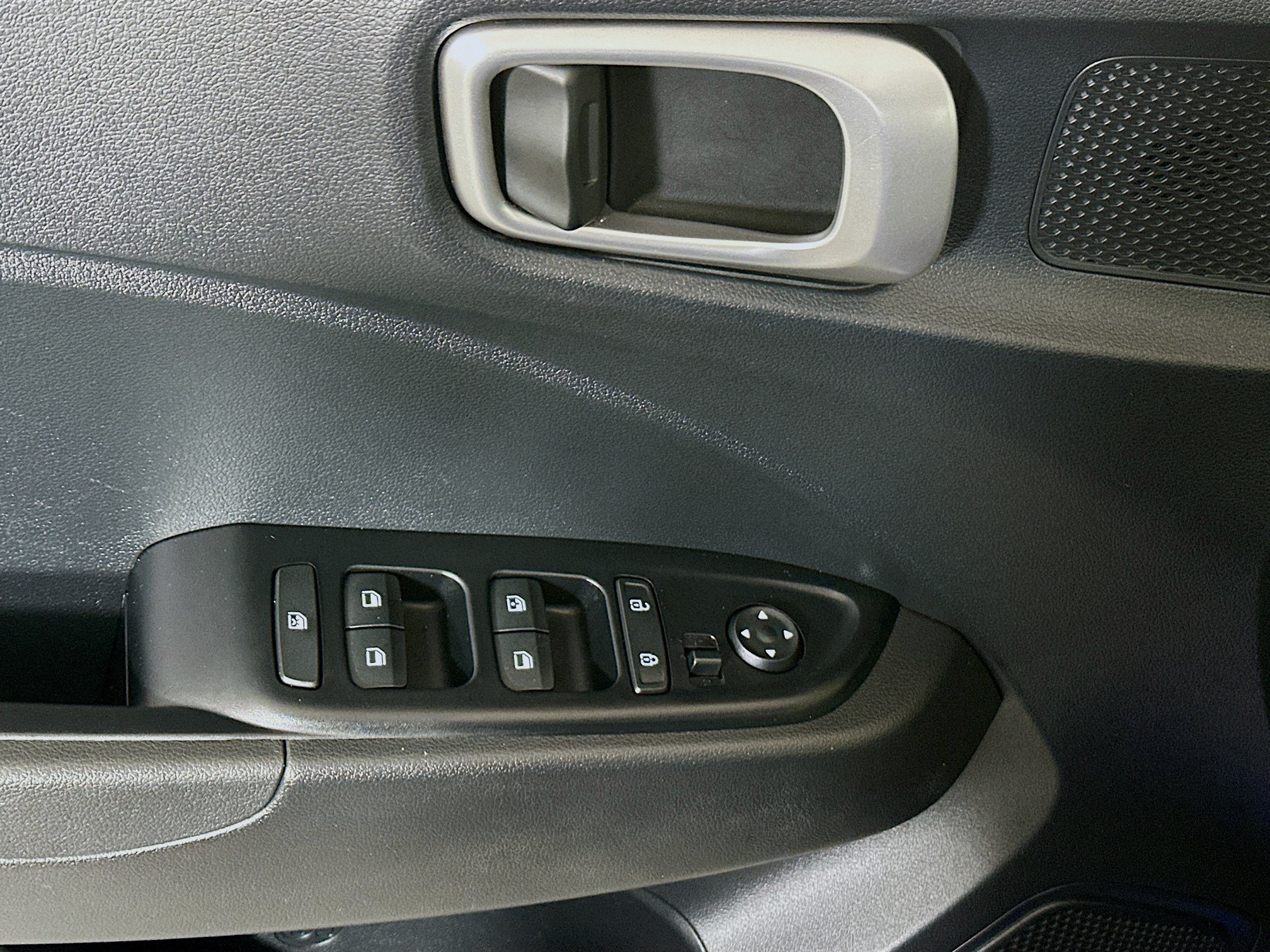 Used 2025 Hyundai Venue SEL FWD image 14
