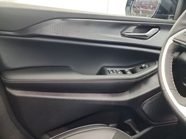 New 2025 Jeep Grand Cherokee L Altitude image 16