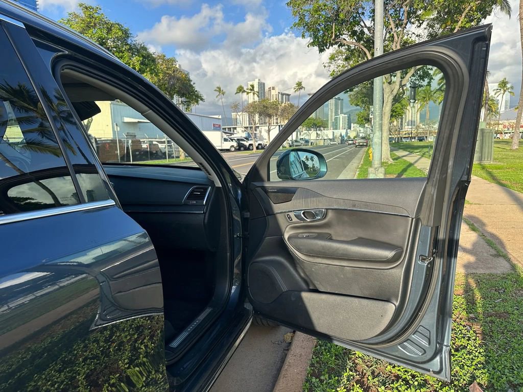 Used 2020 Volvo XC90 T5 Momentum w/ Protection Package Premier image 16