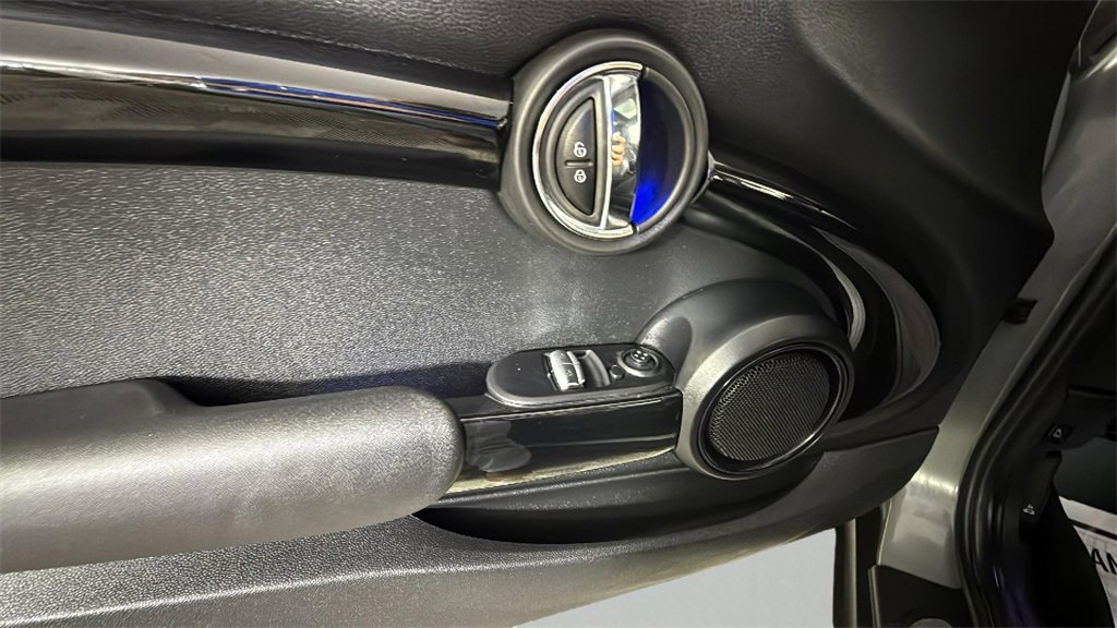 Used 2020 MINI Cooper 2-Door Hardtop image 23