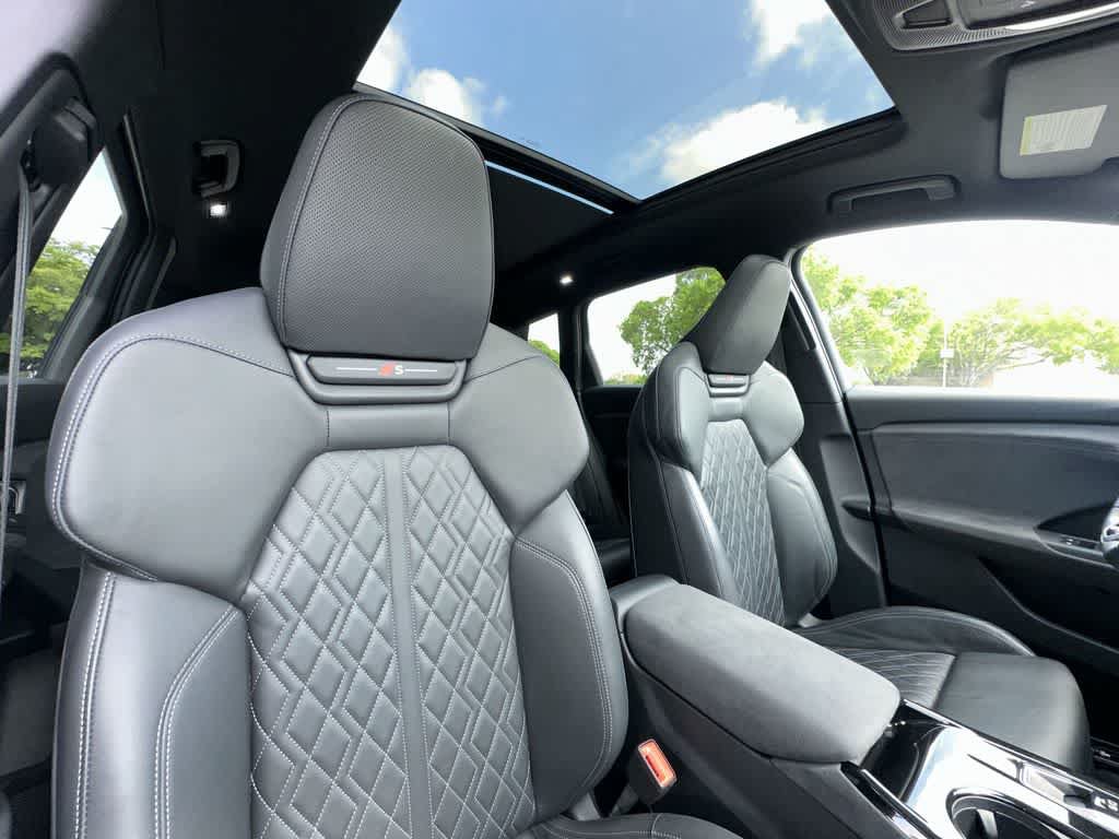 Used 2025 Audi SQ6 e-tron Prestige AWD/4WD image 27