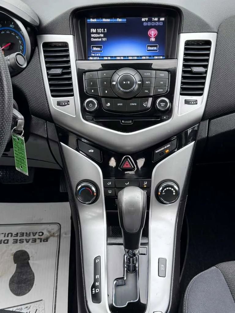 Used 2016 Chevrolet Cruze LT FWD image 17