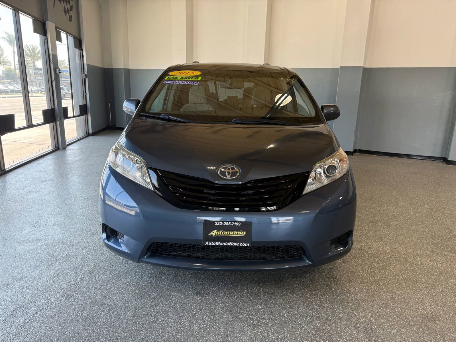 Used 2015 Toyota Sienna LE FWD image 2