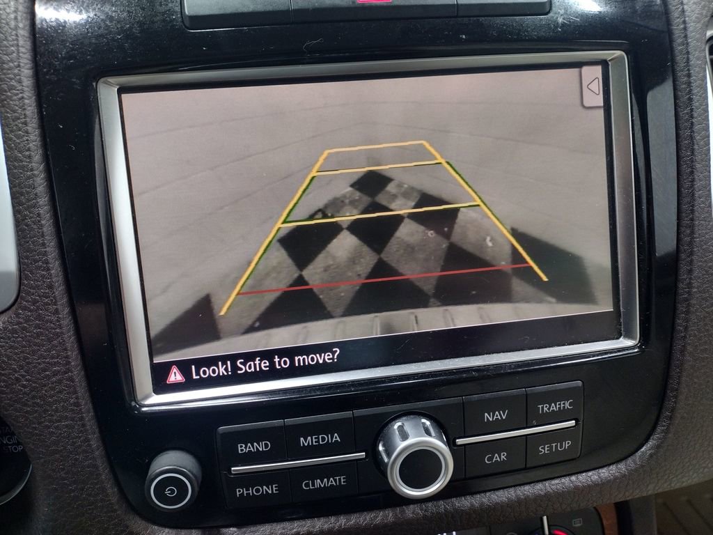 Used 2012 Volkswagen Touareg TDI image 8