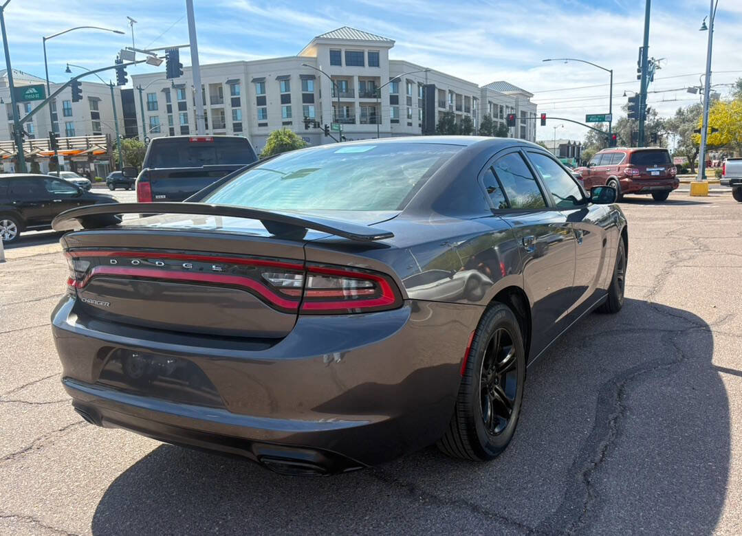 Used 2017 Dodge Charger SE image 6