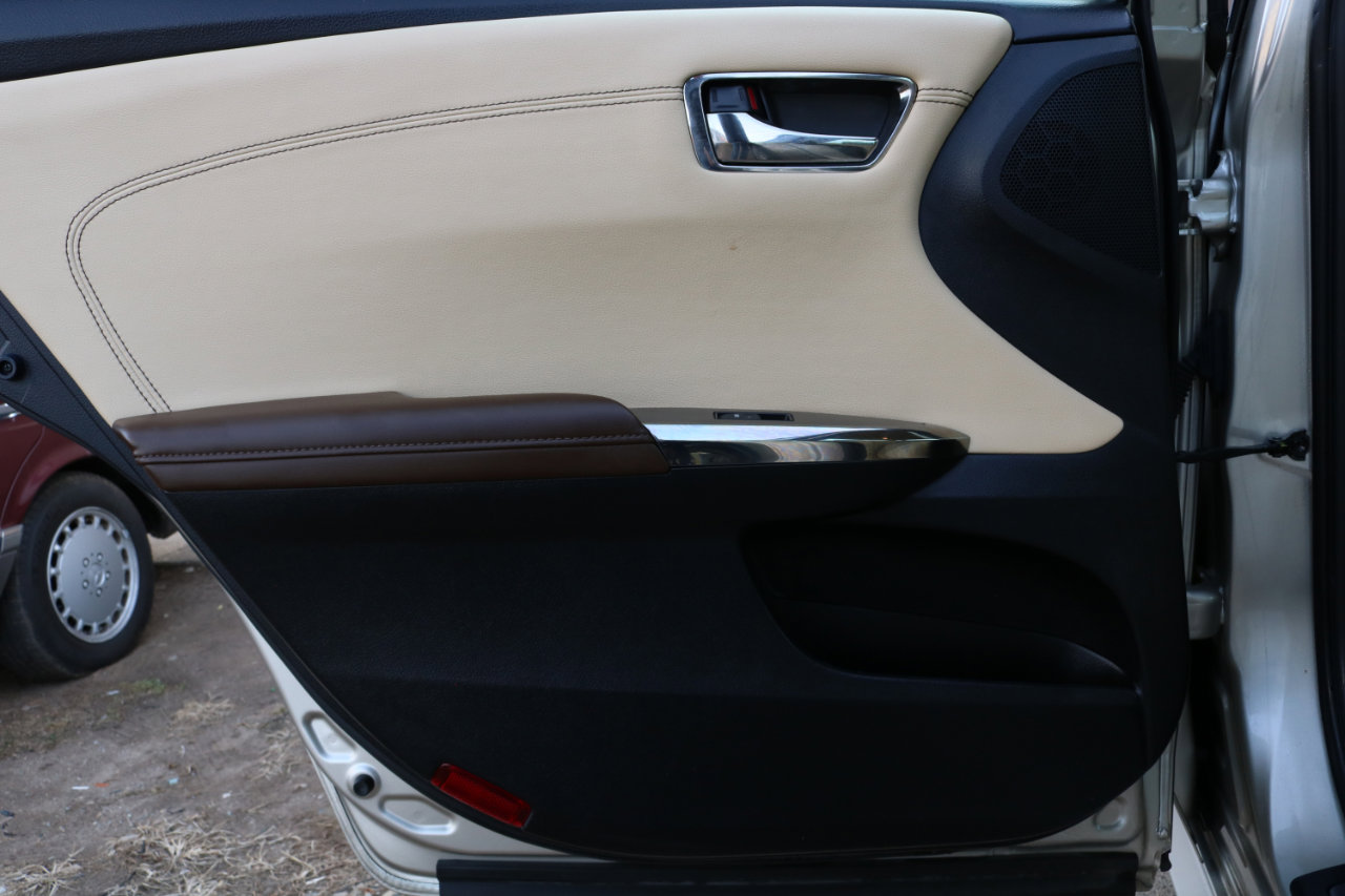 Used 2014 Toyota Avalon Limited image 32