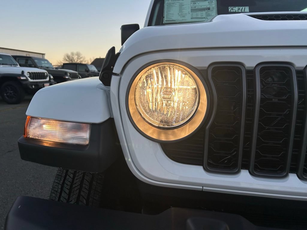 New 2026 Jeep Gladiator Sport AWD/4WD image 26