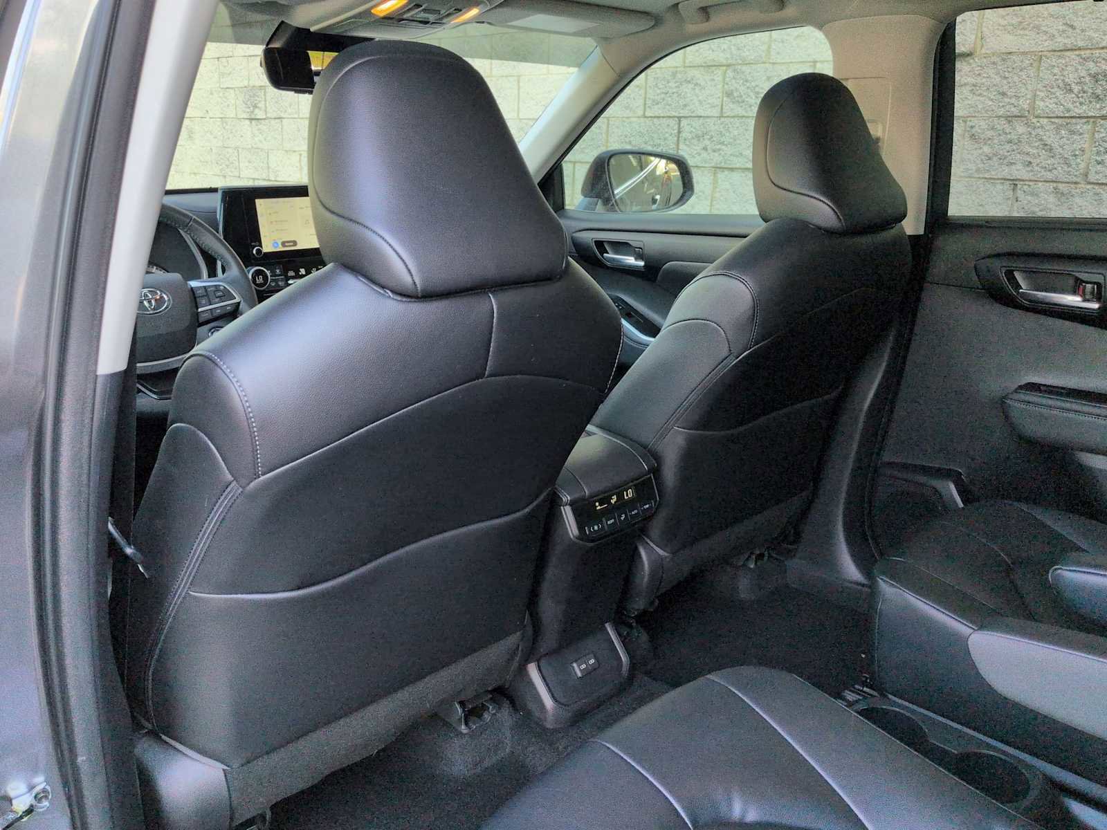 Used 2023 Toyota Highlander XLE AWD/4WD image 19