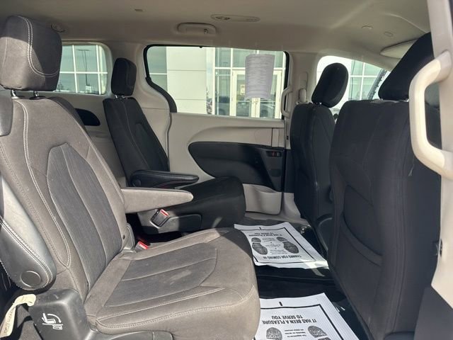 Used 2023 Chrysler Voyager LX image 17