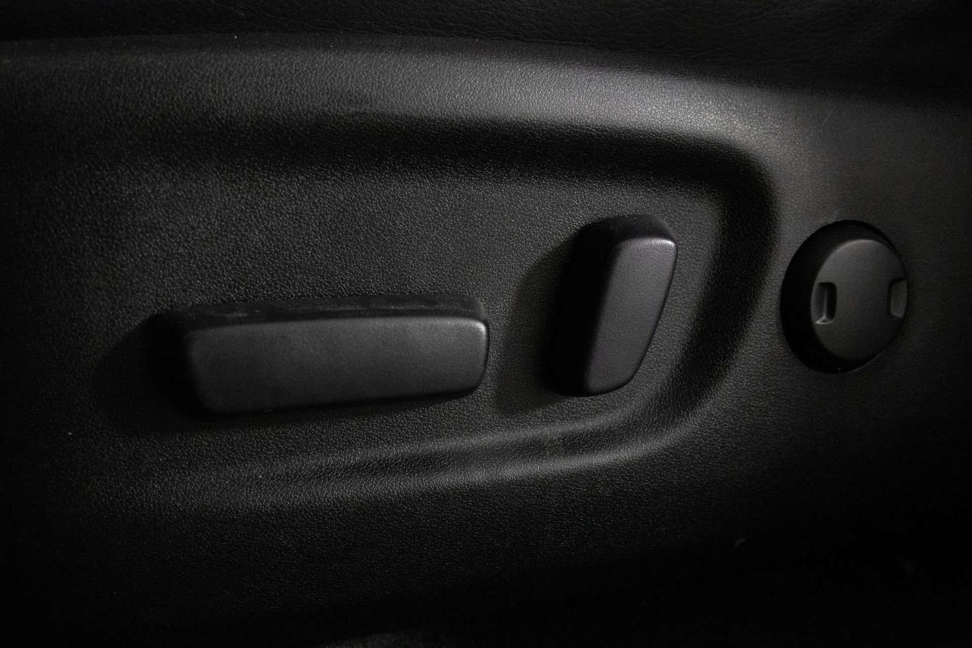 Used 2018 Toyota RAV4 Limited w/ All Weather Liner Package image 19