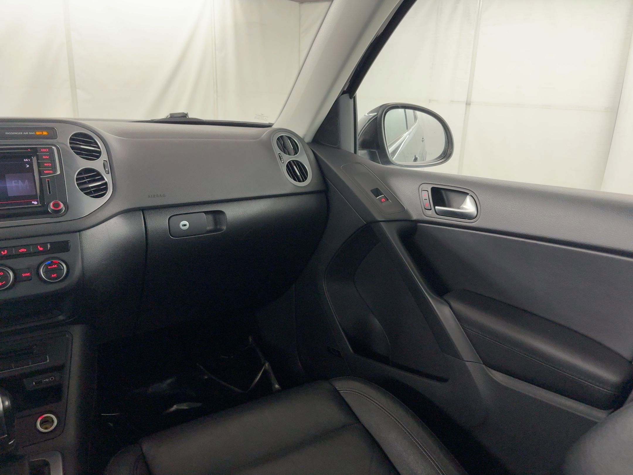 Used 2017 Volkswagen Tiguan SEL image 29