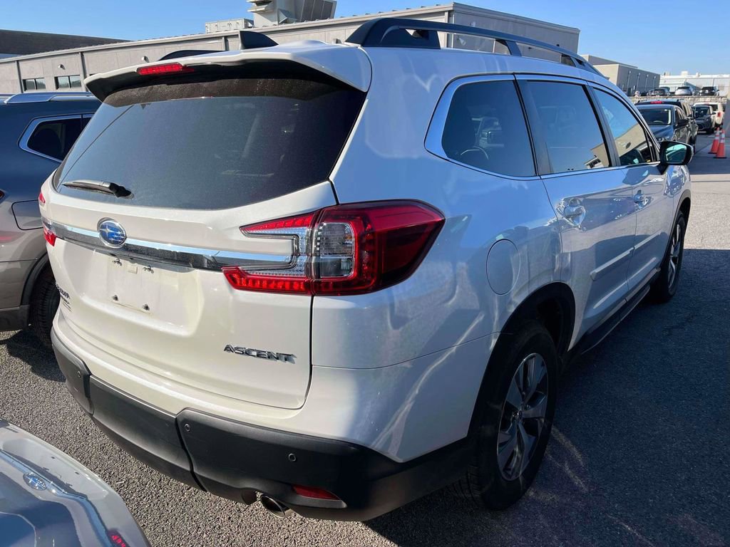 Used 2023 Subaru Ascent Premium w/ Convenience Package image 2