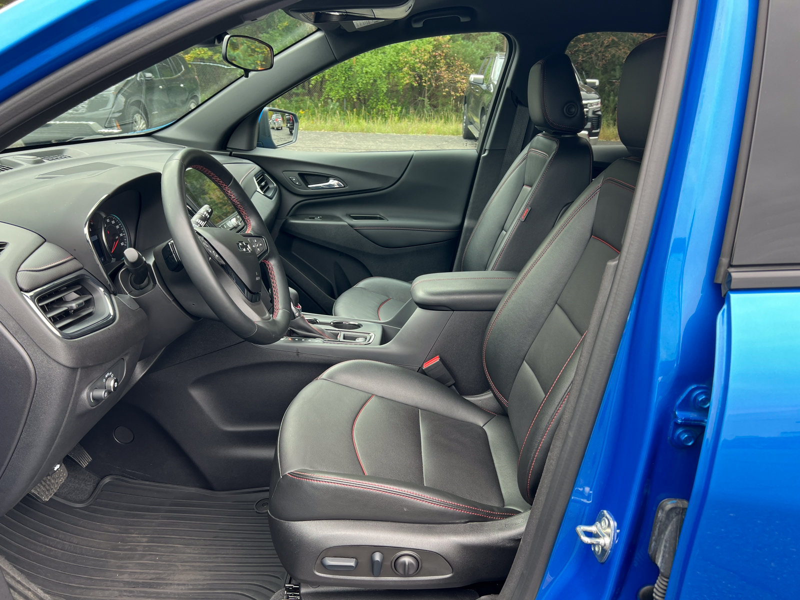 Used 2024 Chevrolet Equinox RS w/ RS Leather Package AWD/4WD image 5