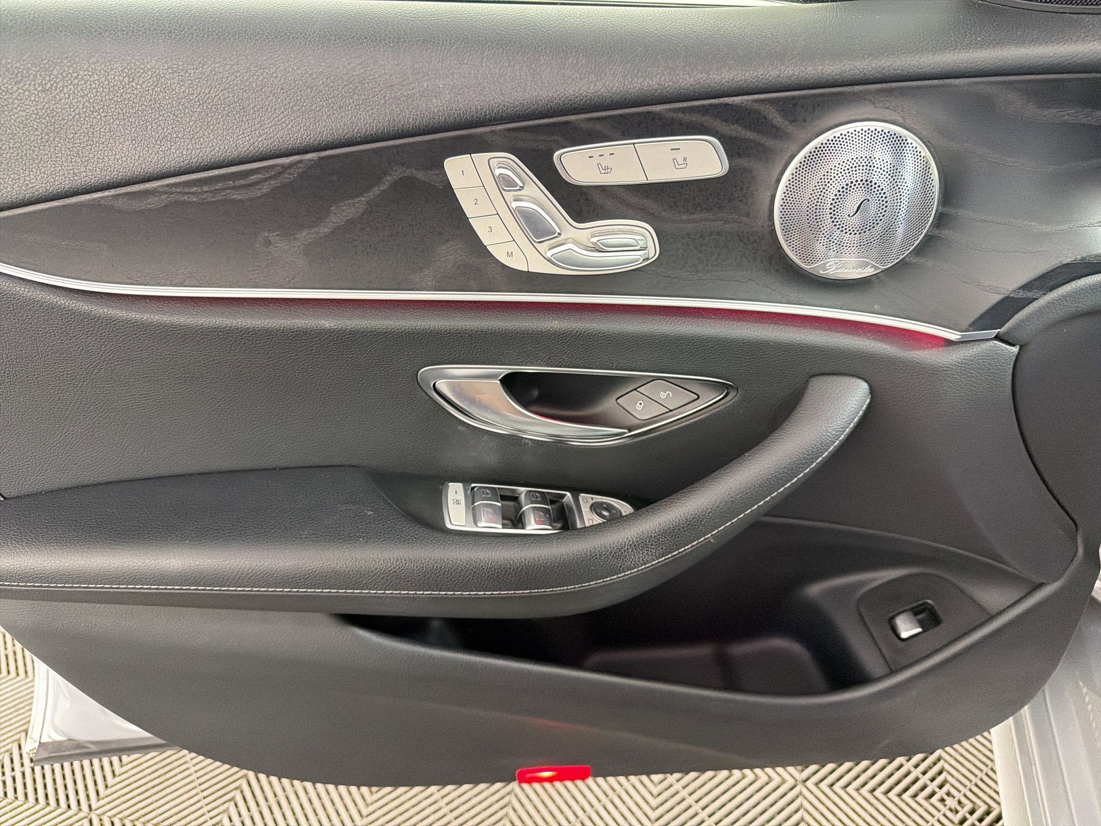 Used 2017 Mercedes-Benz E 300 4MATIC image 13