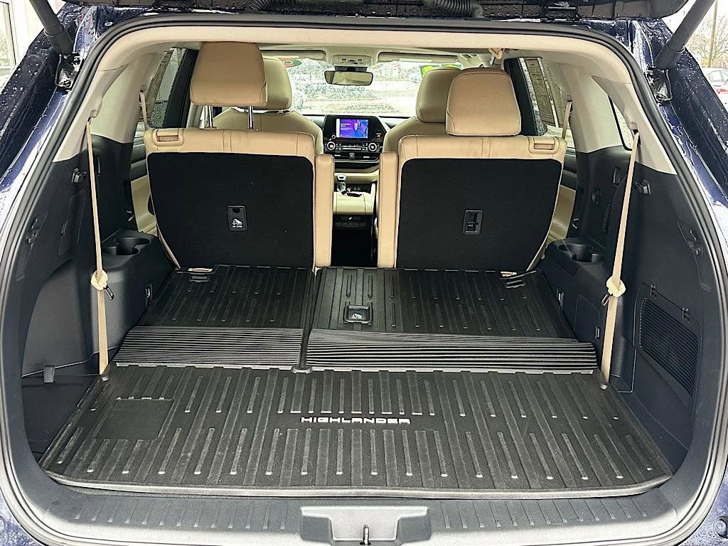 Certified 2024 Toyota Highlander XLE image 12