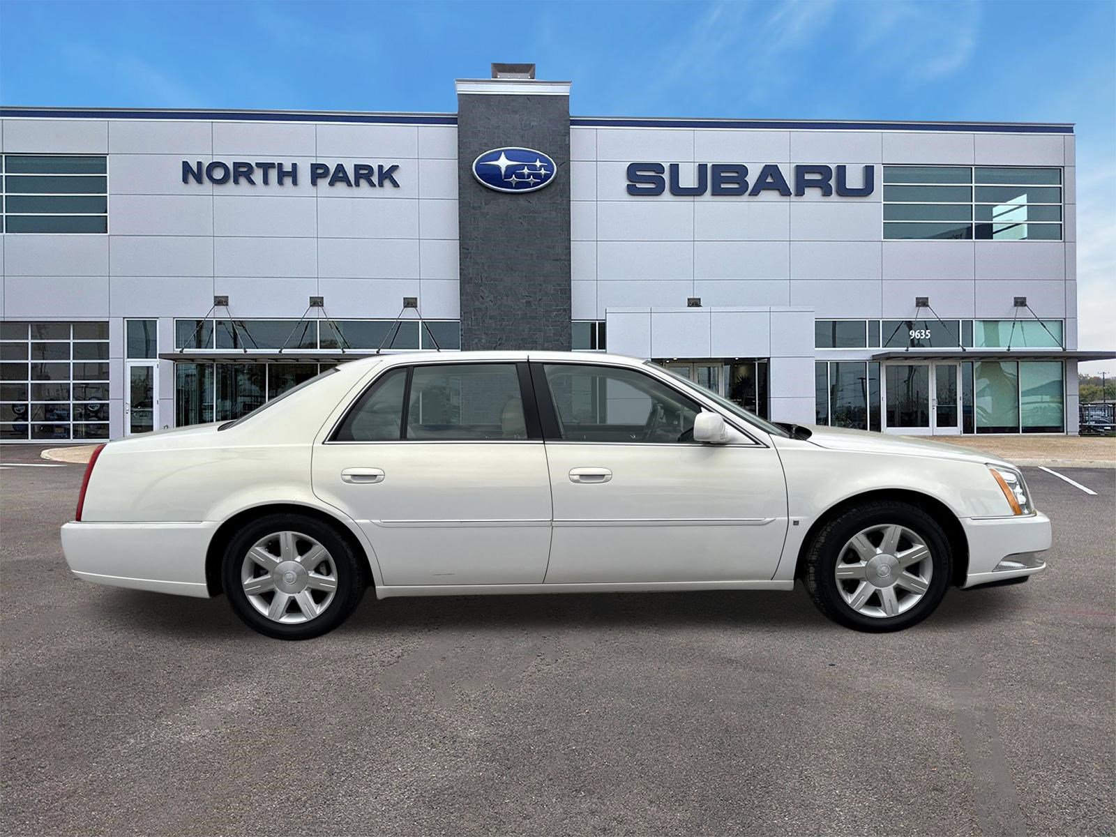 Used 2006 Cadillac DTS image 2