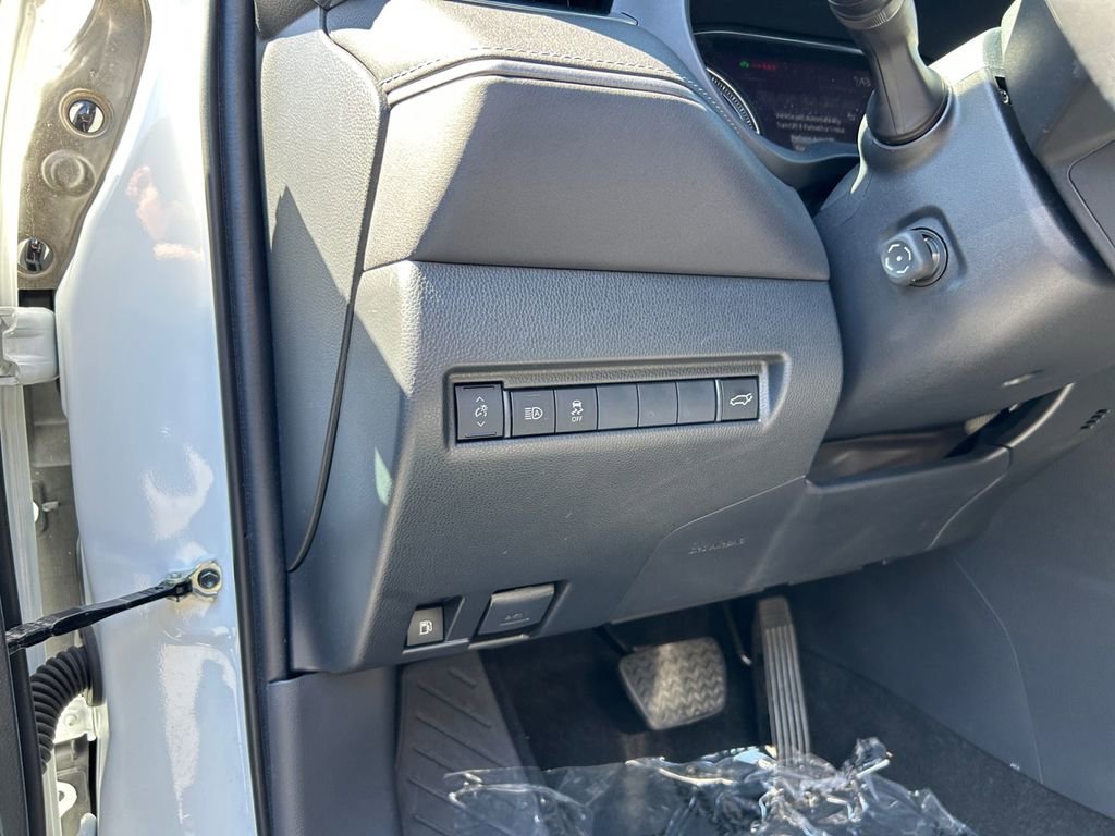 Used 2024 Toyota Venza Limited AWD/4WD image 20