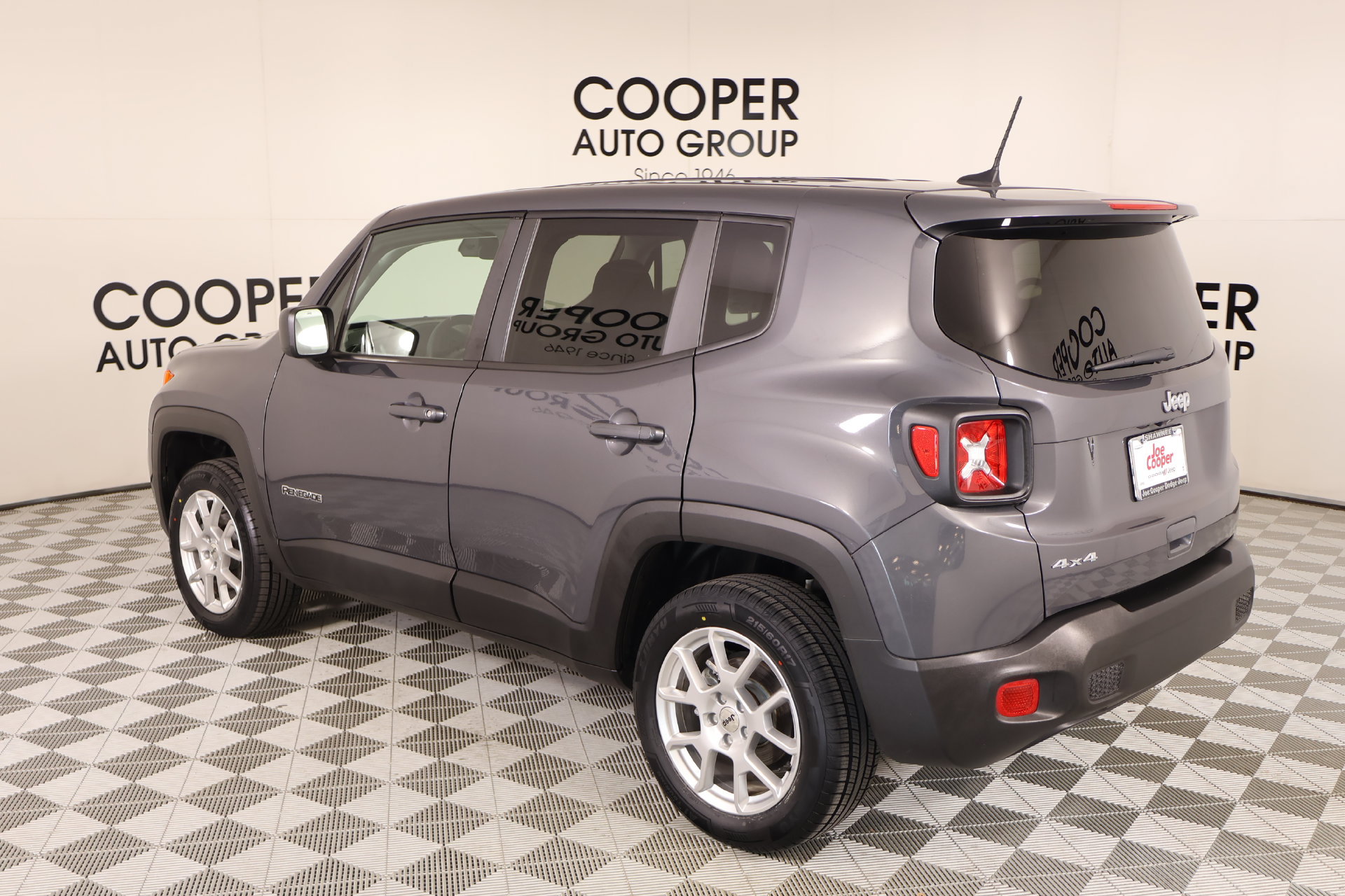 Used 2023 Jeep Renegade Latitude AWD/4WD image 22