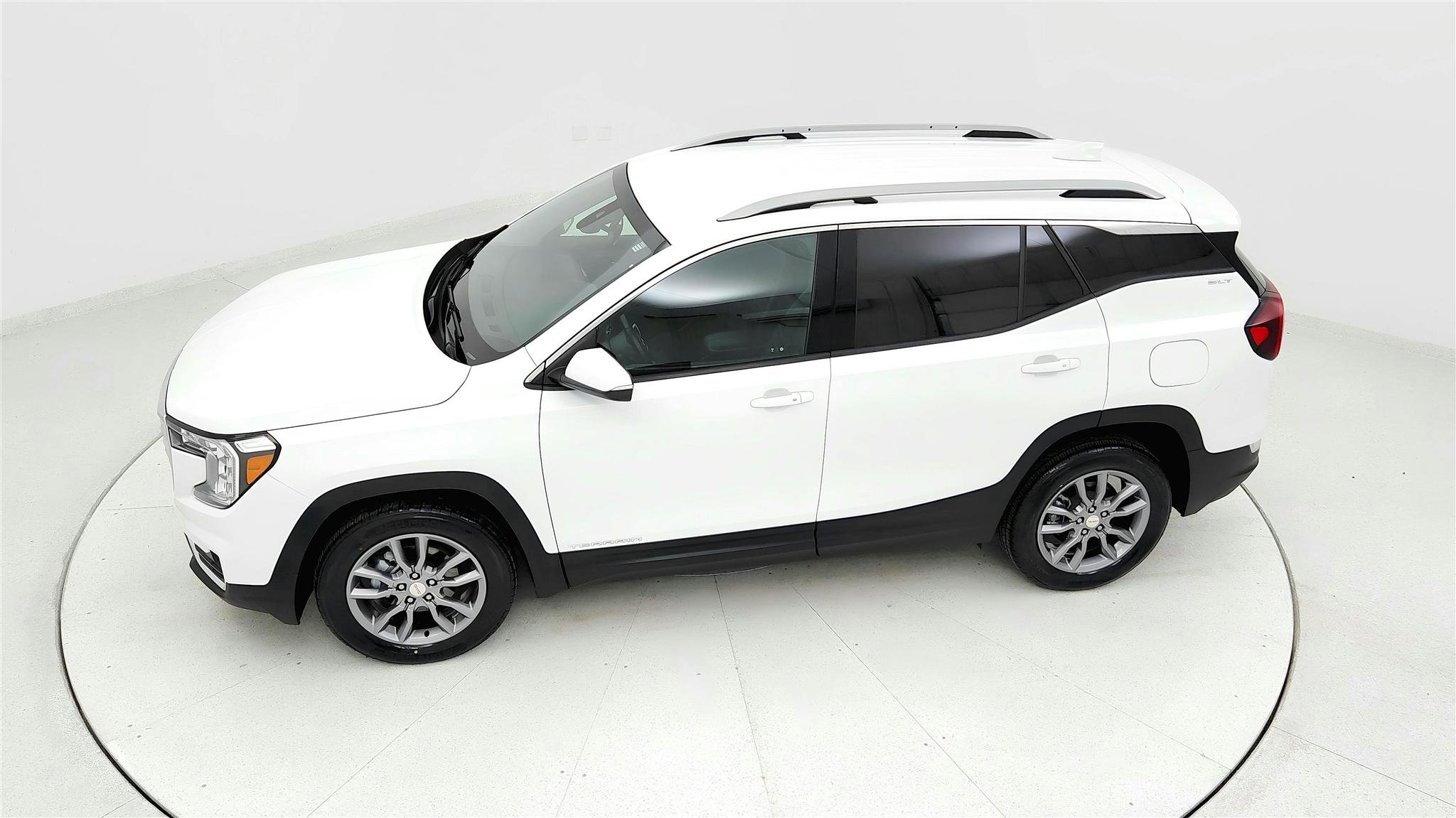 Used 2024 GMC Terrain SLT image 13