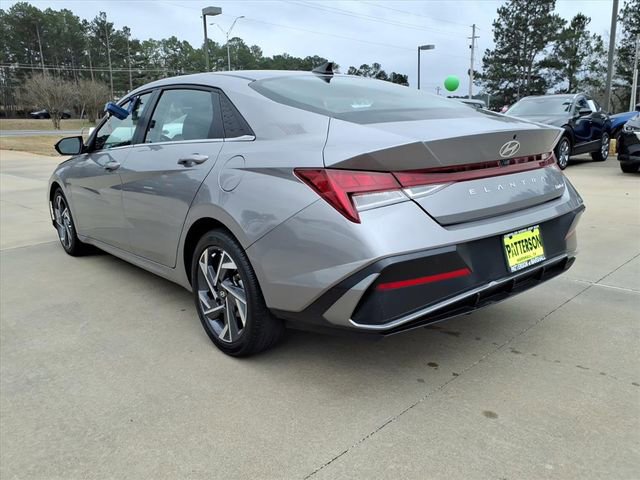 Used 2025 Hyundai Elantra Limited image 4