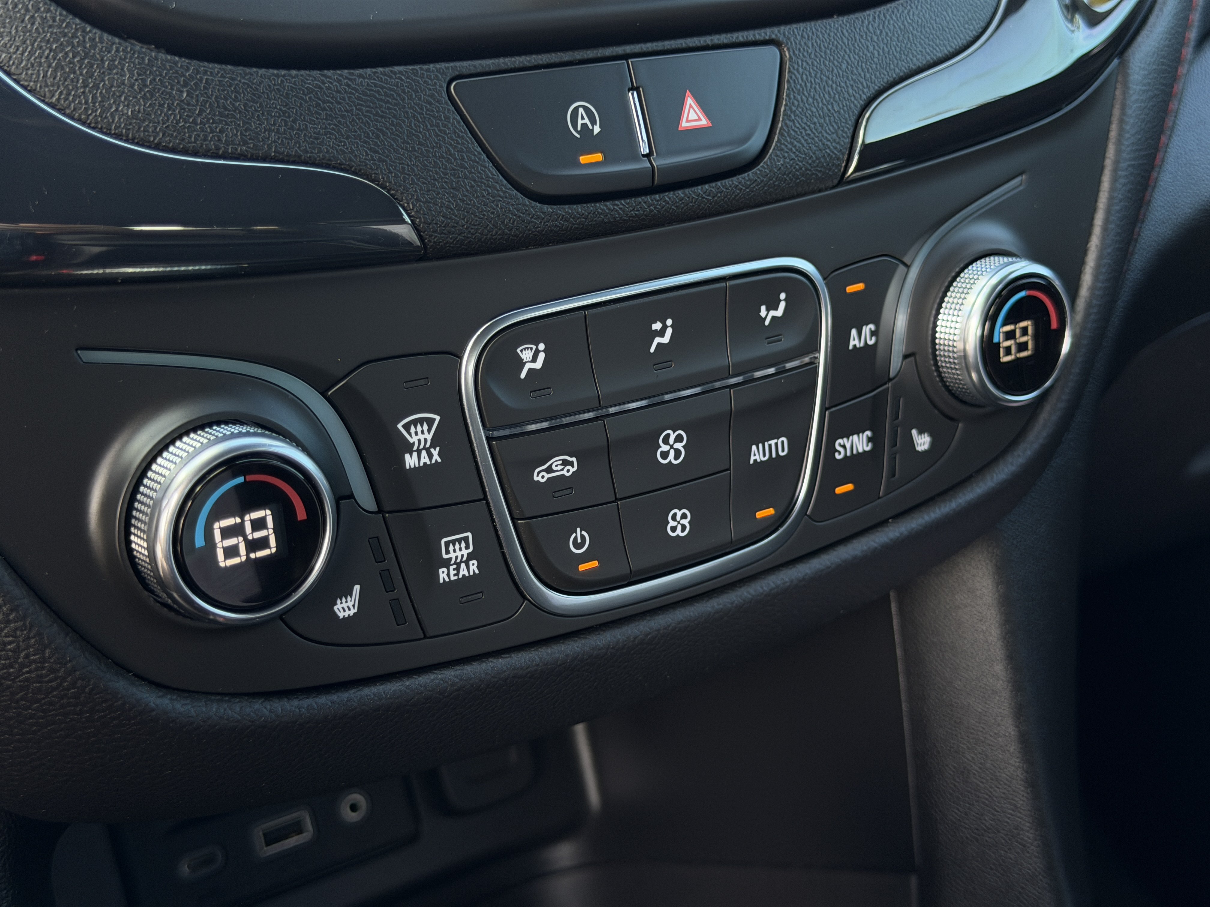 Certified 2023 Chevrolet Equinox RS w/ RS Leather Package FWD image 27