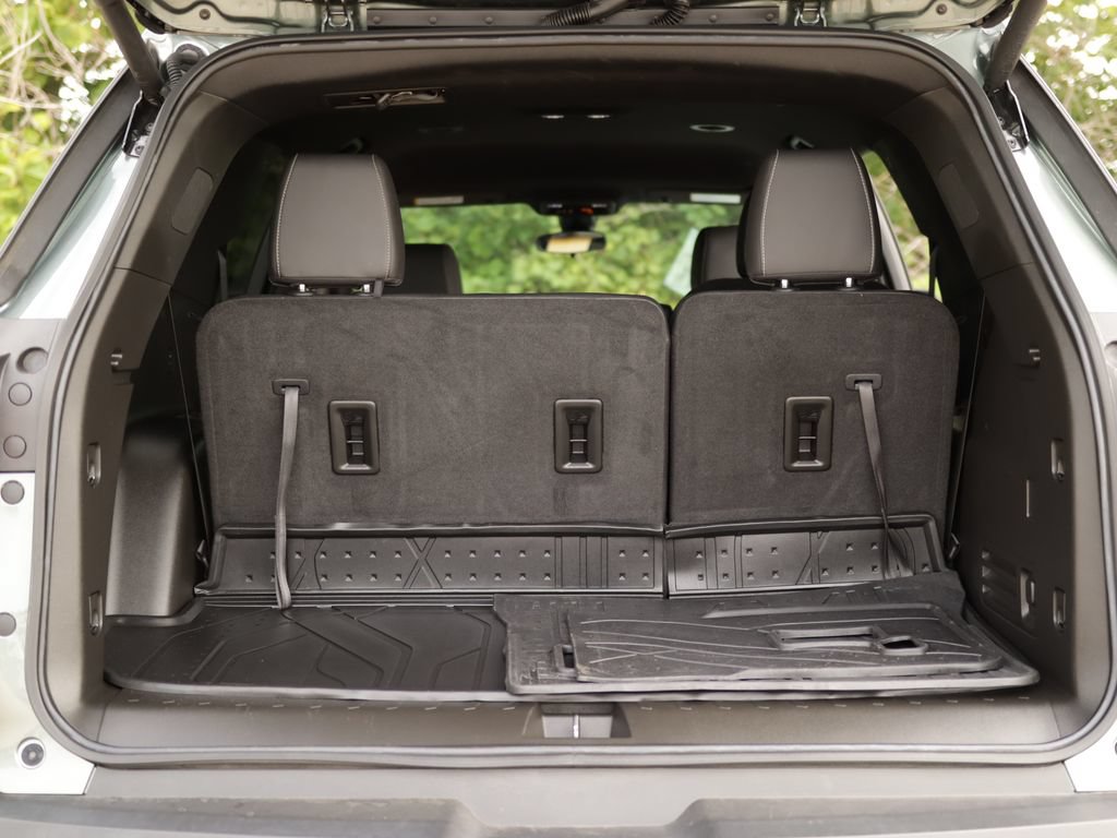 Used 2023 Chevrolet Traverse LT w/ LPO, Floor Liner Package AWD/4WD image 28