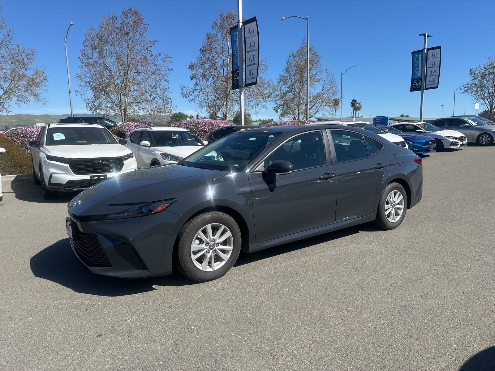 Used 2025 Toyota Camry LE image 5
