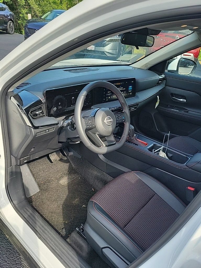 Certified 2025 Nissan Kicks SR FWD image 14