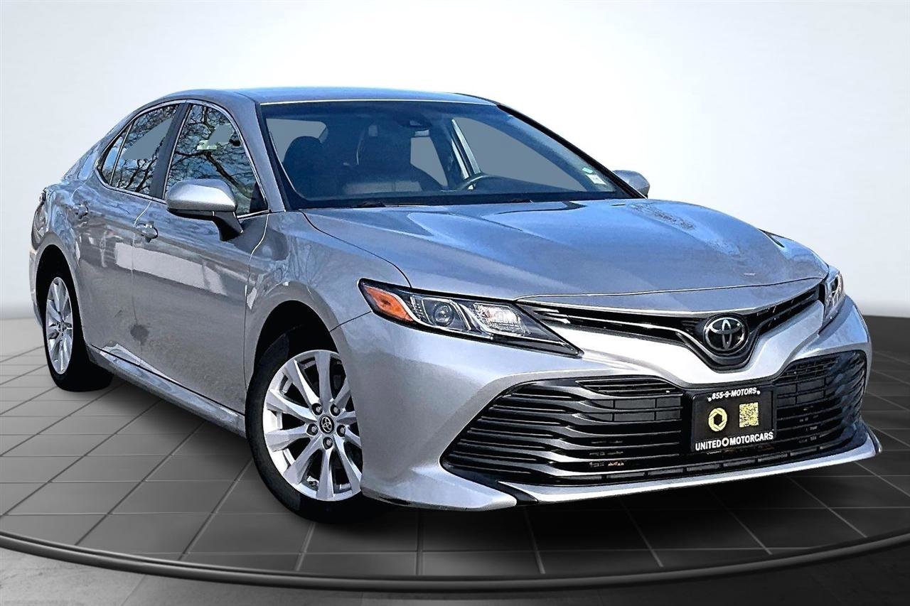 Used 2018 Toyota Camry LE FWD image 3