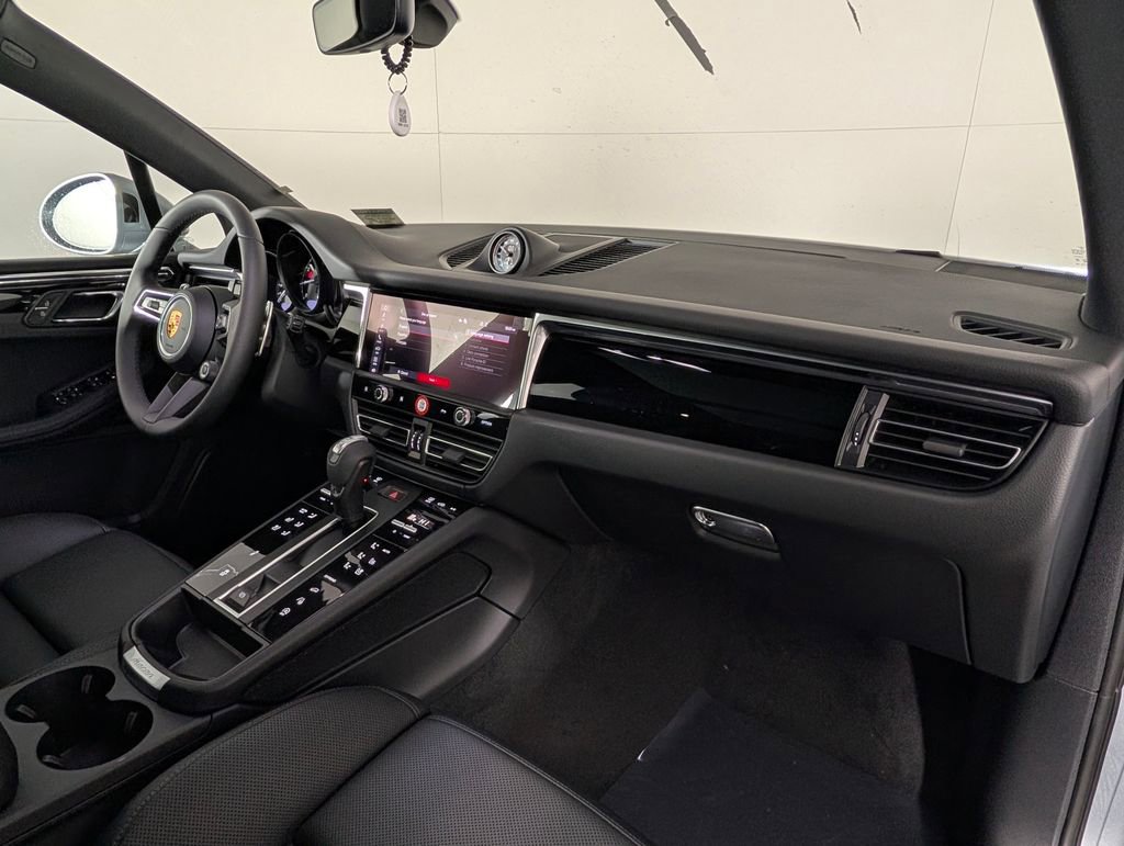 New 2026 Porsche Macan image 19