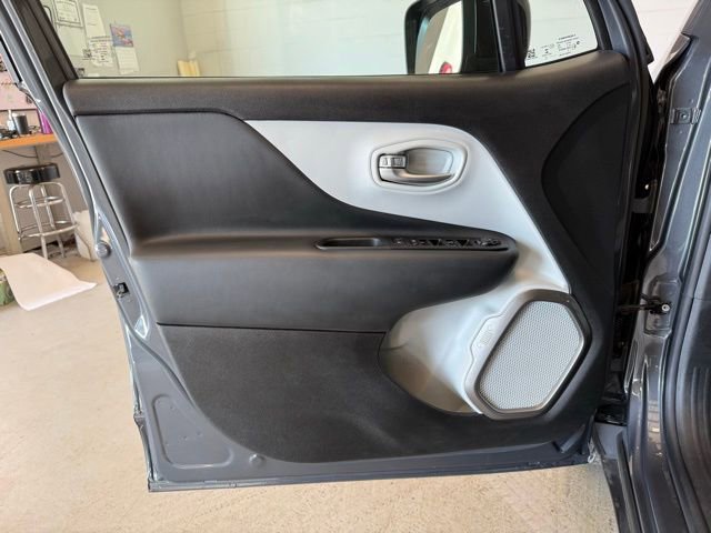 Used 2022 Jeep Renegade Limited AWD/4WD image 14