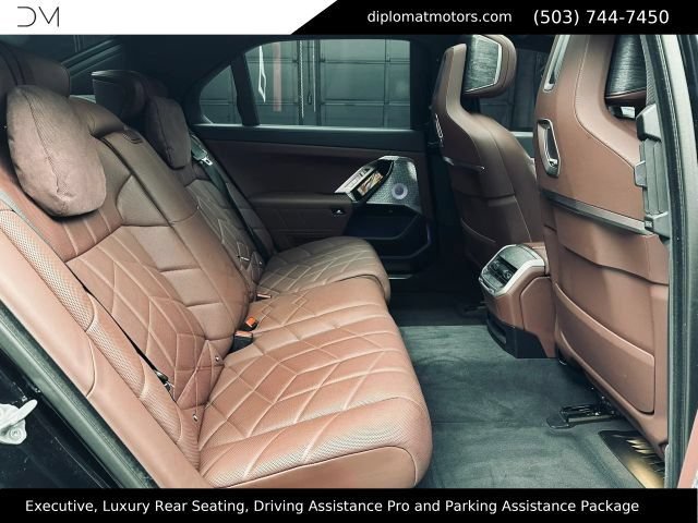 Used 2023 BMW 760i xDrive w/ Executive Package AWD/4WD image 21