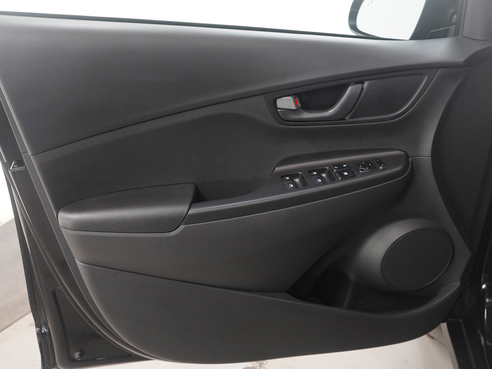 Used 2023 Hyundai Kona SE image 19